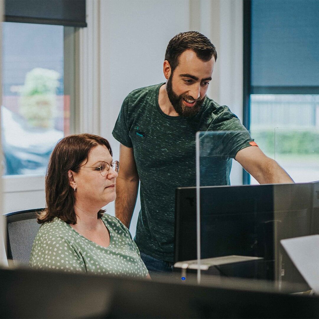 Vergleichsbild des Fuhrparks von VDT vor 85 Jahren im Vergleich zu 2022