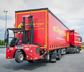 Rückansicht eines Mitnahmestapler-Transports von VDT