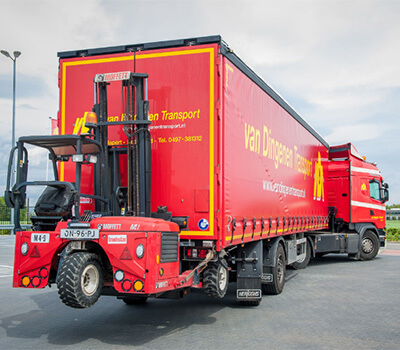 Rückseite des Mitnahmestaplertransports von VDT